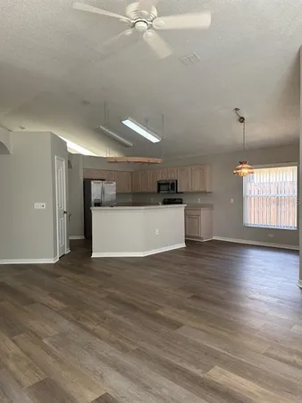 $2,550 | 8928 Southbay Drive, Tampa, FL 33615