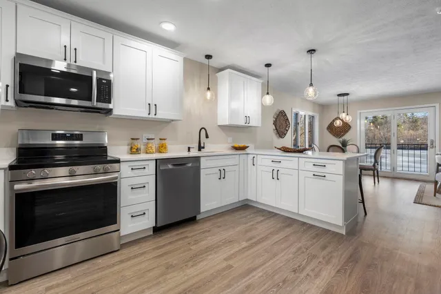 $495,000 | 51 Riverfront Drive, Unit 3, Manchester, NH 03102