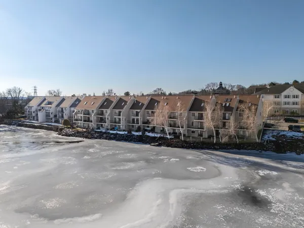 $485,000 | 51 Riverfront Drive, Unit 3, Manchester, NH 03102