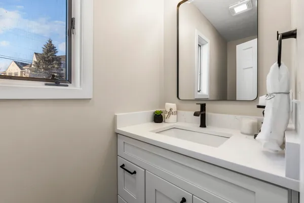 $485,000 | 51 Riverfront Drive, Unit 3, Manchester, NH 03102