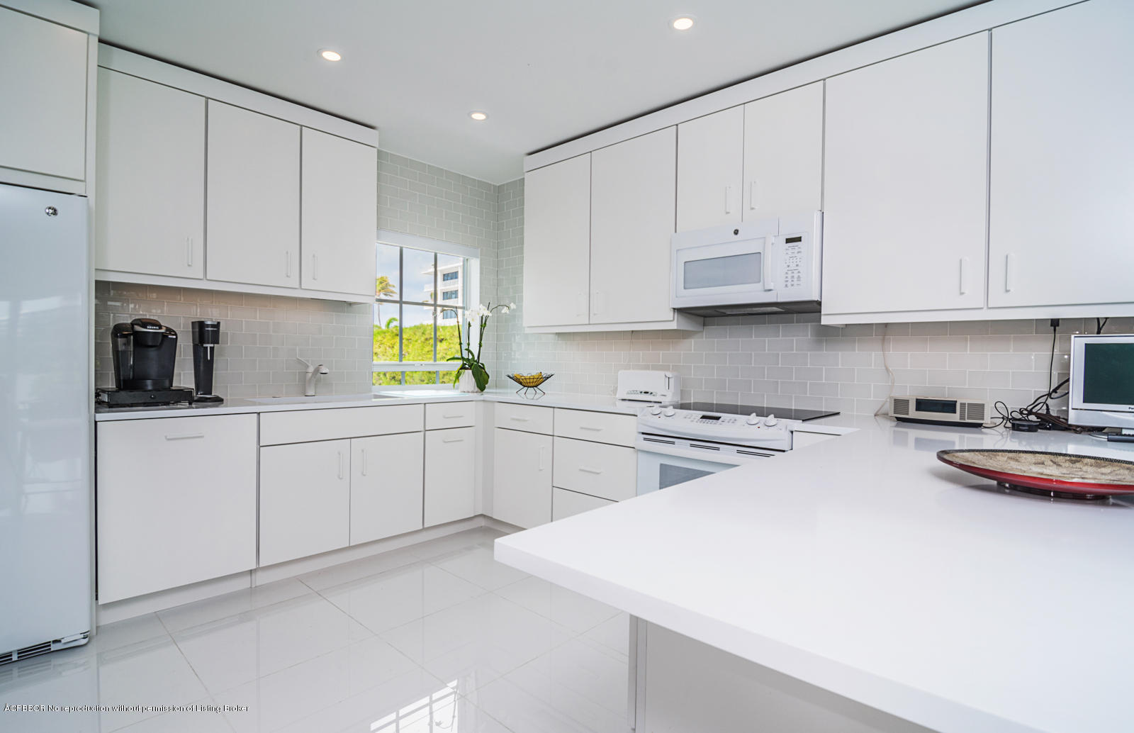 2165 Ibis Isle Road, Unit 5 Palm Beach, FL 33480 - Photo 8 of 28 kitchen