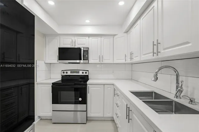 $2,300 | 1300 St Charles Place, Unit 301, Pembroke Pines, FL 33026