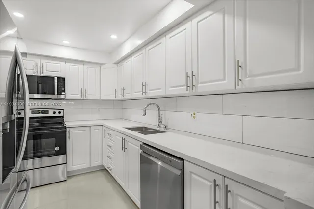 $2,300 | 1300 St Charles Place, Unit 301, Pembroke Pines, FL 33026