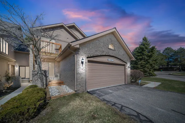 $275,000 | 29776 Sierra Point Circle, Farmington Hills, MI 48331