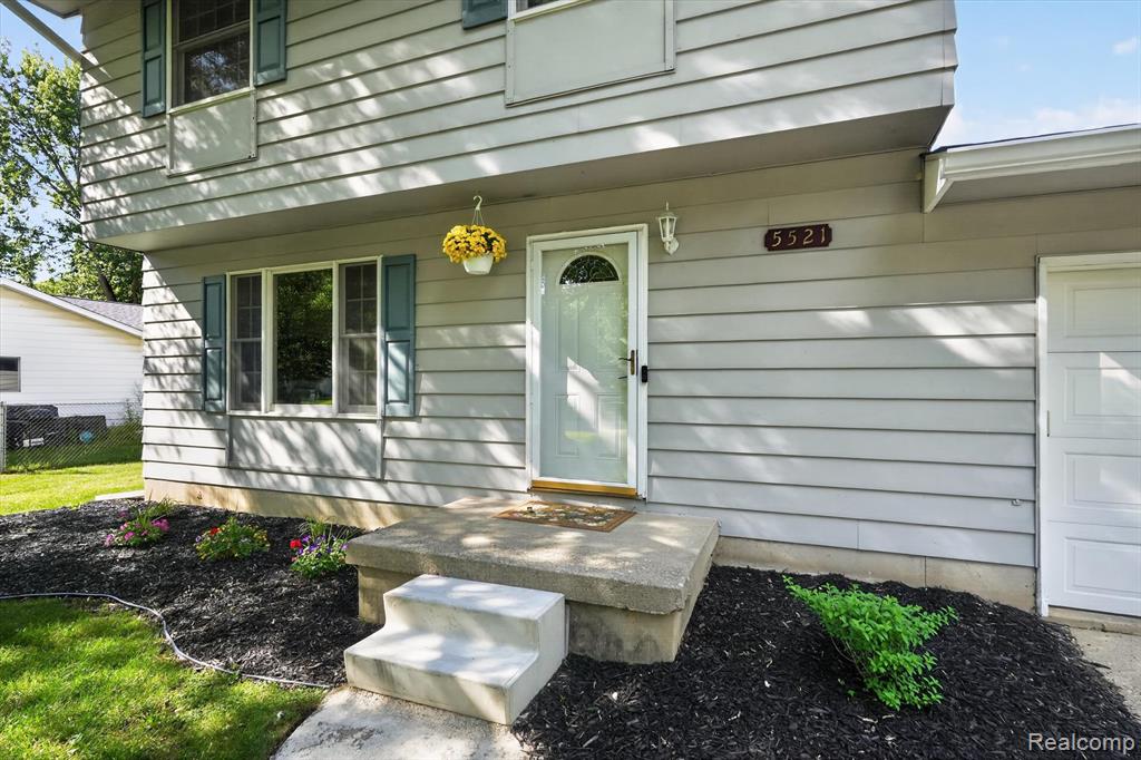 5521 Independence Colony Road Grand Blanc, MI 48439 - Photo 5 of 45