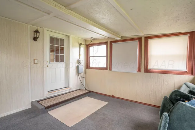 a view of a house with backyard and a tree