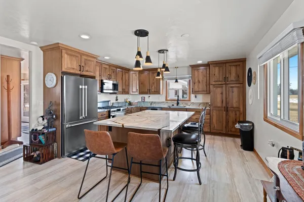 $399,900 | W5184 Shady Lane, Shawano, WI 54166