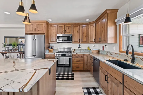 $399,900 | W5184 Shady Lane, Shawano, WI 54166