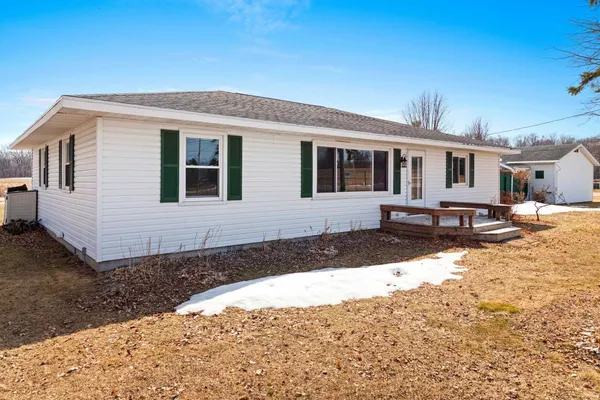 $399,900 | W5184 Shady Lane, Shawano, WI 54166