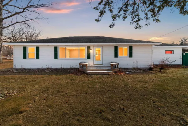 $399,900 | W5184 Shady Lane, Shawano, WI 54166