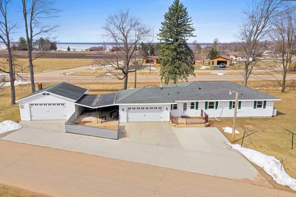 $399,900 | W5184 Shady Lane, Shawano, WI 54166