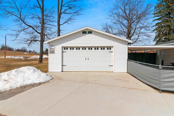 $399,900 | W5184 Shady Lane, Shawano, WI 54166