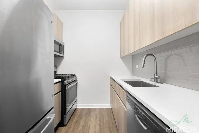 $6,500 | 15 Park Row, Unit 23N | Financial District
