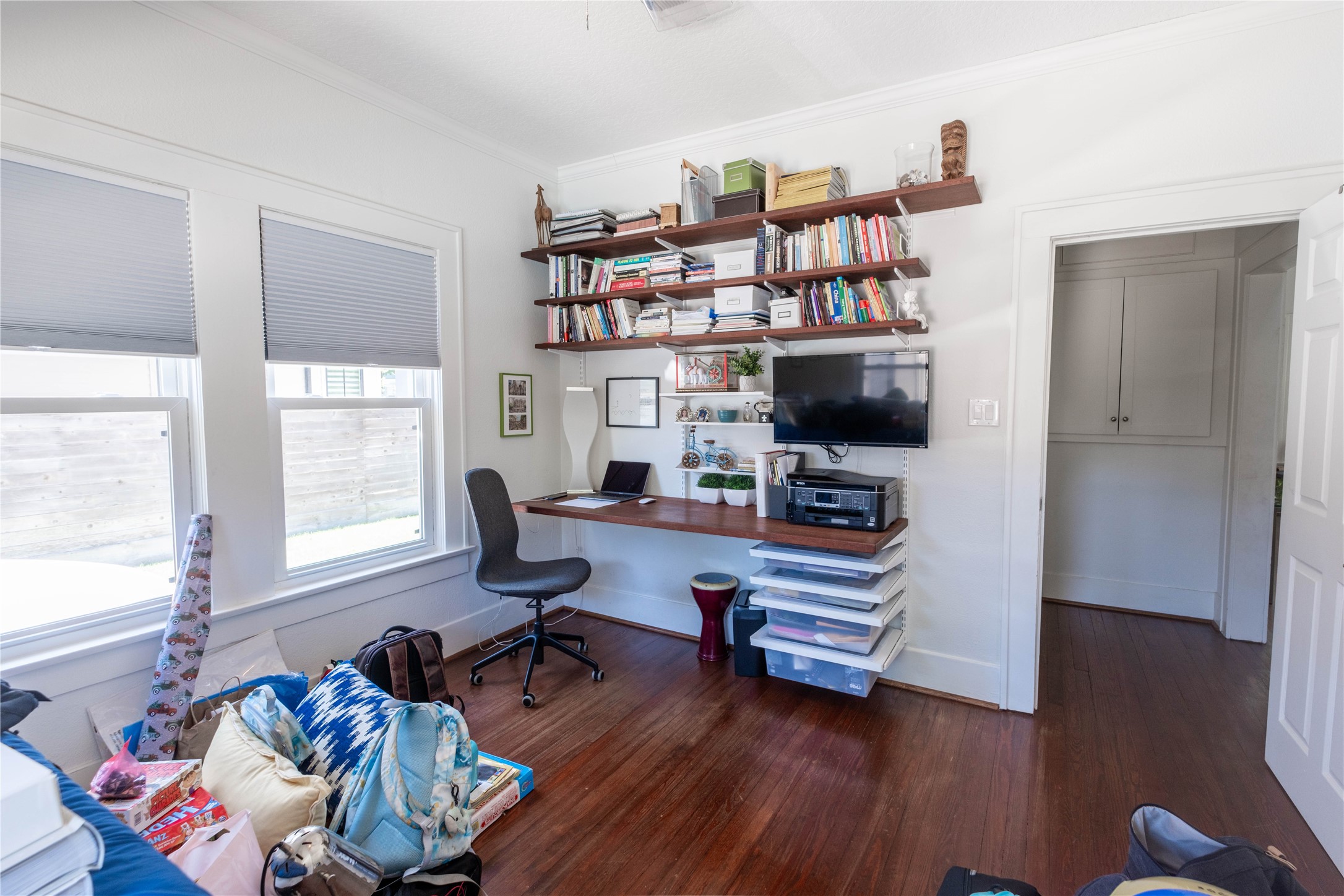 927 Highland Street Houston, TX 77009 - Photo 11 of 24 One bedroom (not the primary) sits downstairs and offers private space for a study or guest room.