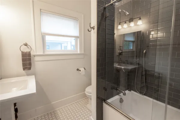 $5,900 | 927 Highland Street, Houston, TX 77009