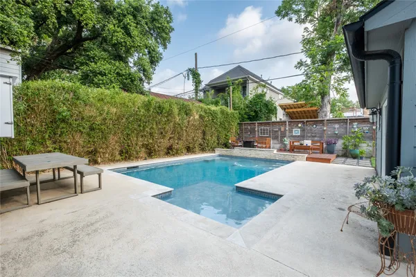 $5,900 | 927 Highland Street, Houston, TX 77009