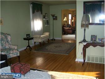 3819 Andrea Road Philadelphia, PA 19154 - Photo 2 of 8 Living Room