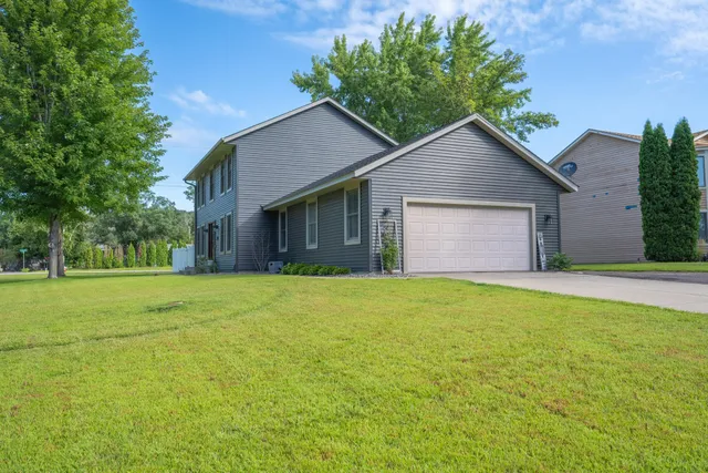 $479,900 | 205 Evergreen Drive East, Cannon Falls, MN 55009