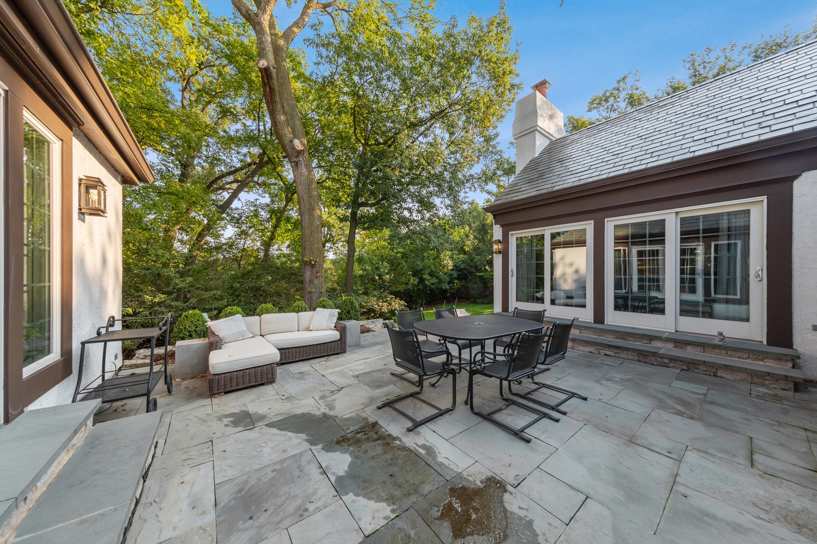 202 Burr Ridge Club Burr Ridge, IL 60527 - Photo 19 of 31 a outdoor space with patio furniture and garden