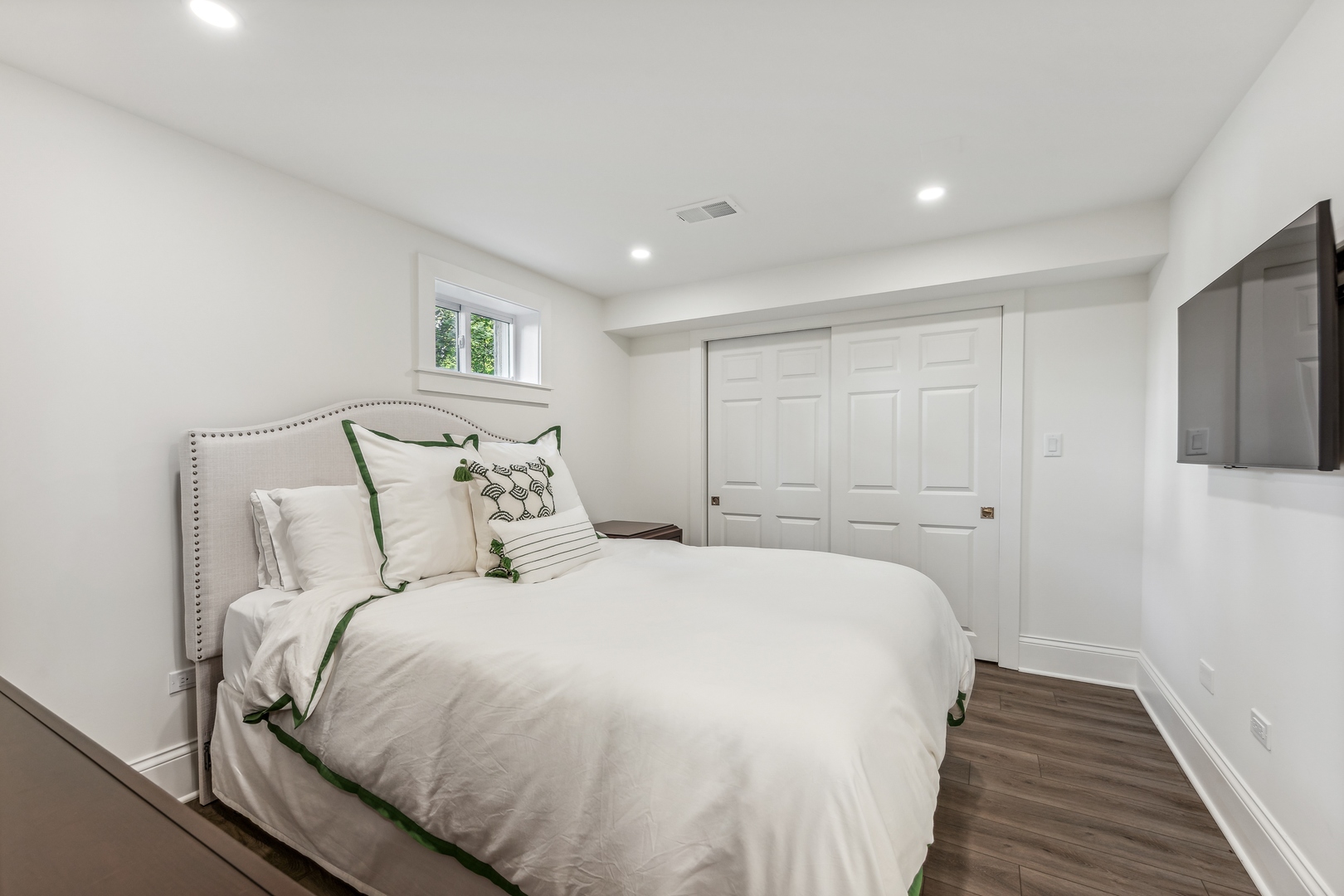 202 Burr Ridge Club Burr Ridge, IL 60527 - Photo 27 of 31 a bed room with a bed and a night stand