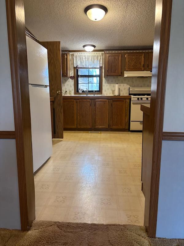 1985 North Pioneer Road La Porte, IN 46350 - Photo 14 of 34 600x800