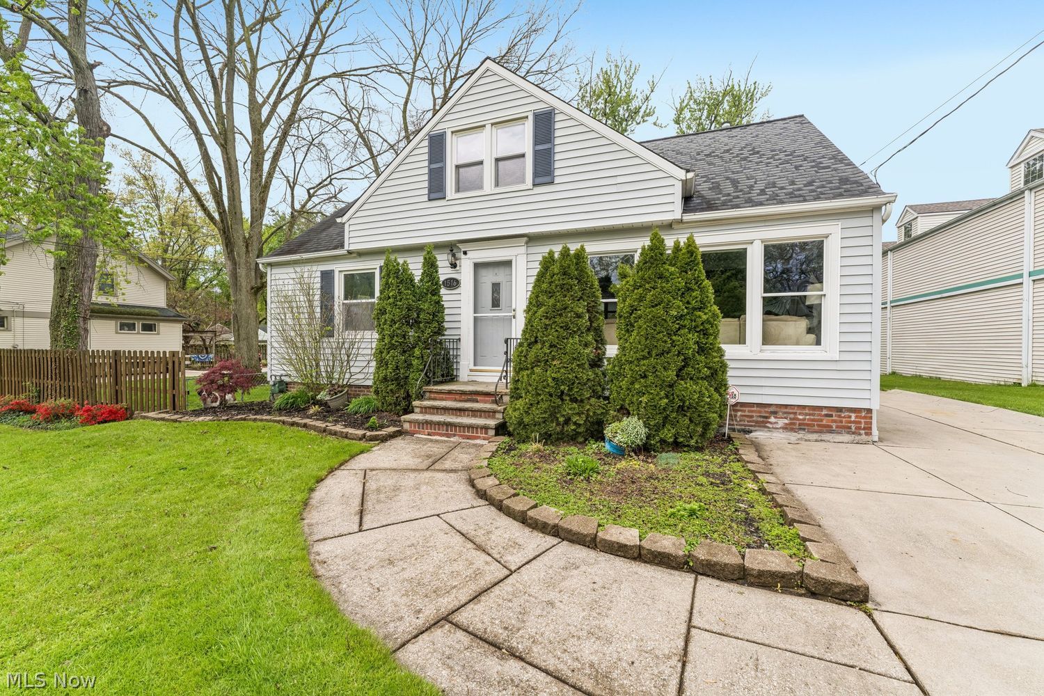 1516 Biltmore Road Lyndhurst, OH 44124 - Photo 4 of 44