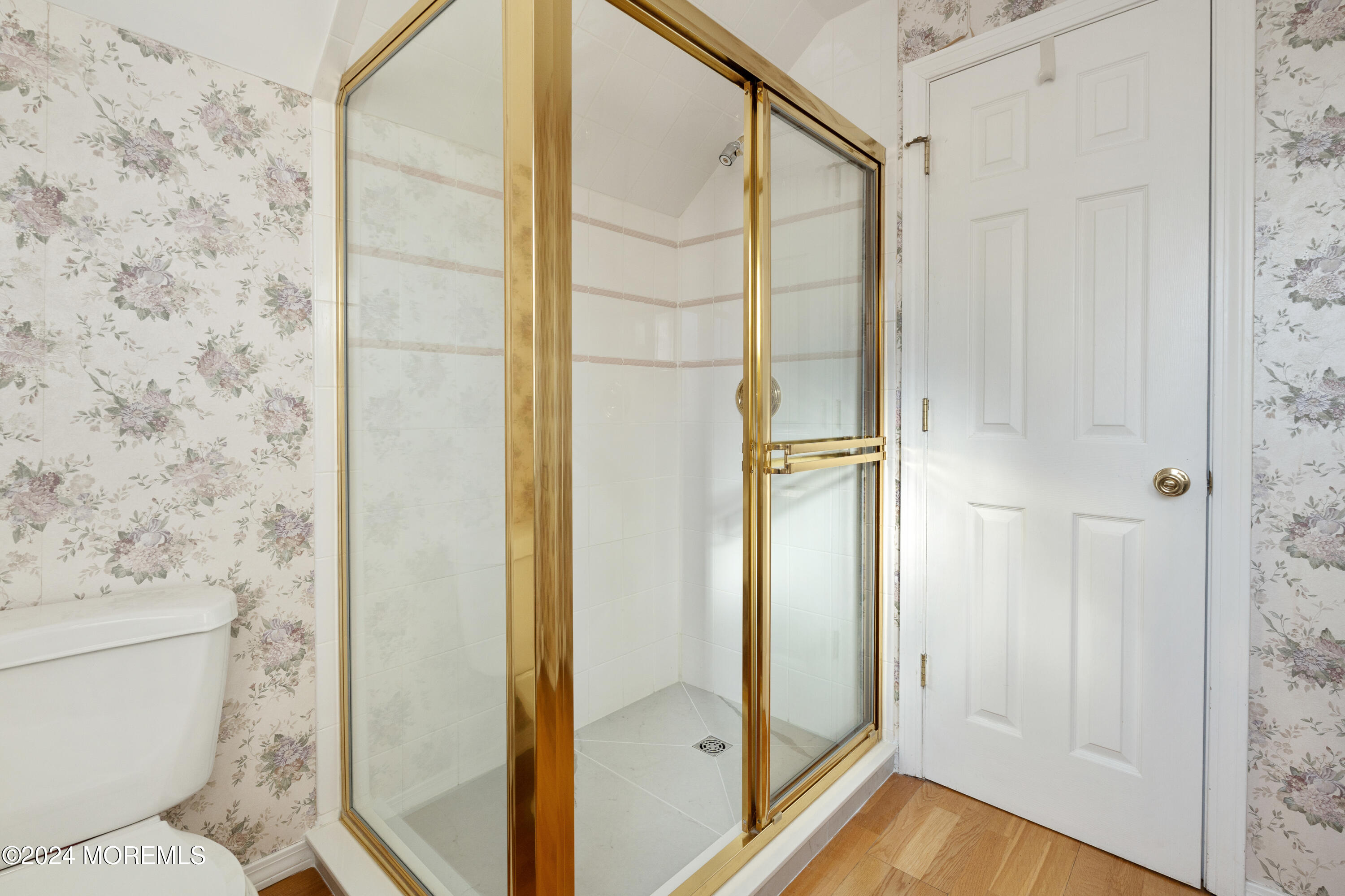 1 Sarah Court Matawan, NJ 07747 - Photo 34 of 48 Third Floor Full Bath