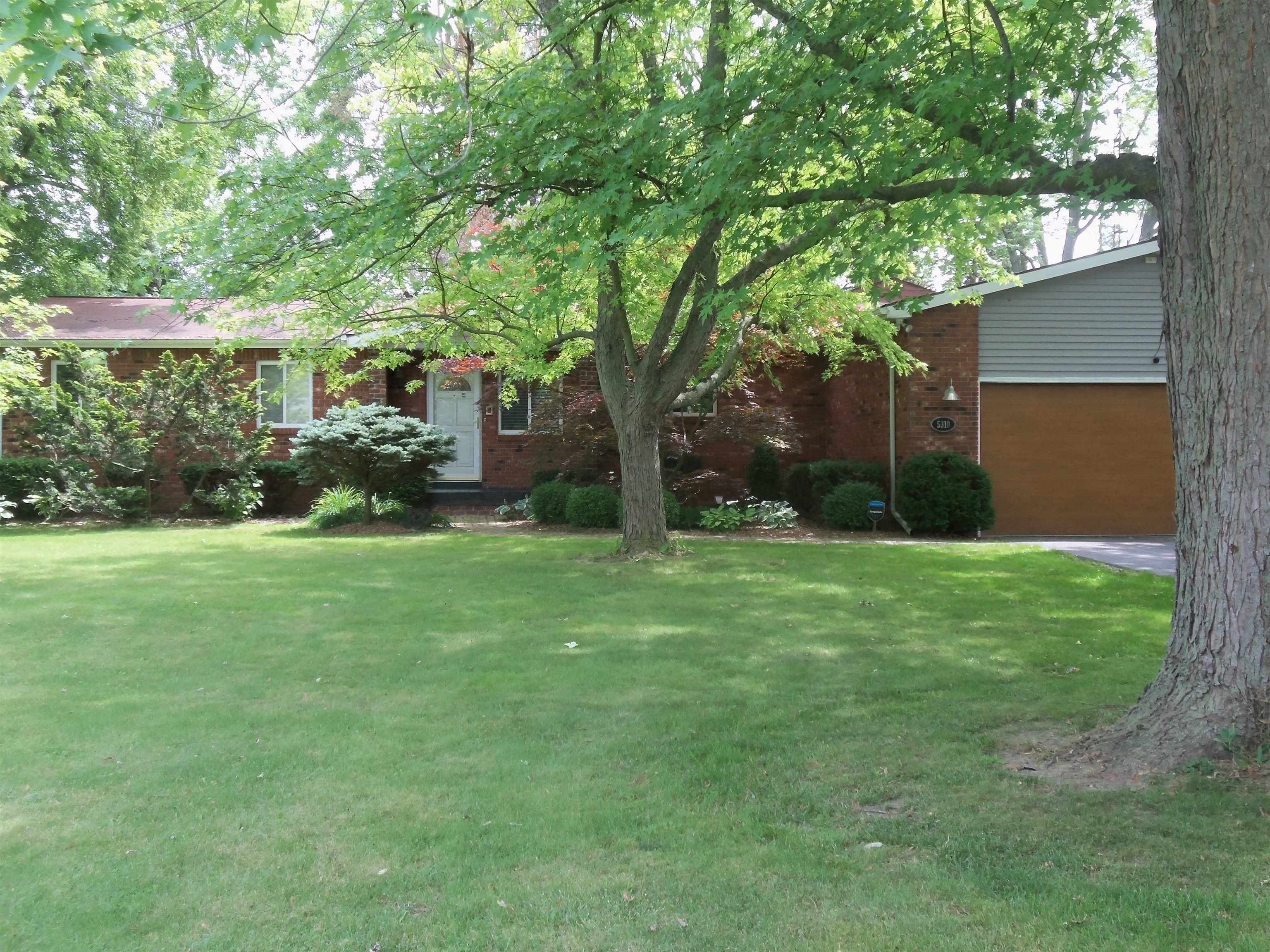 5310 East Carpenter Road Flint, MI 48506 - Photo 2 of 70 50117534-1.JPG