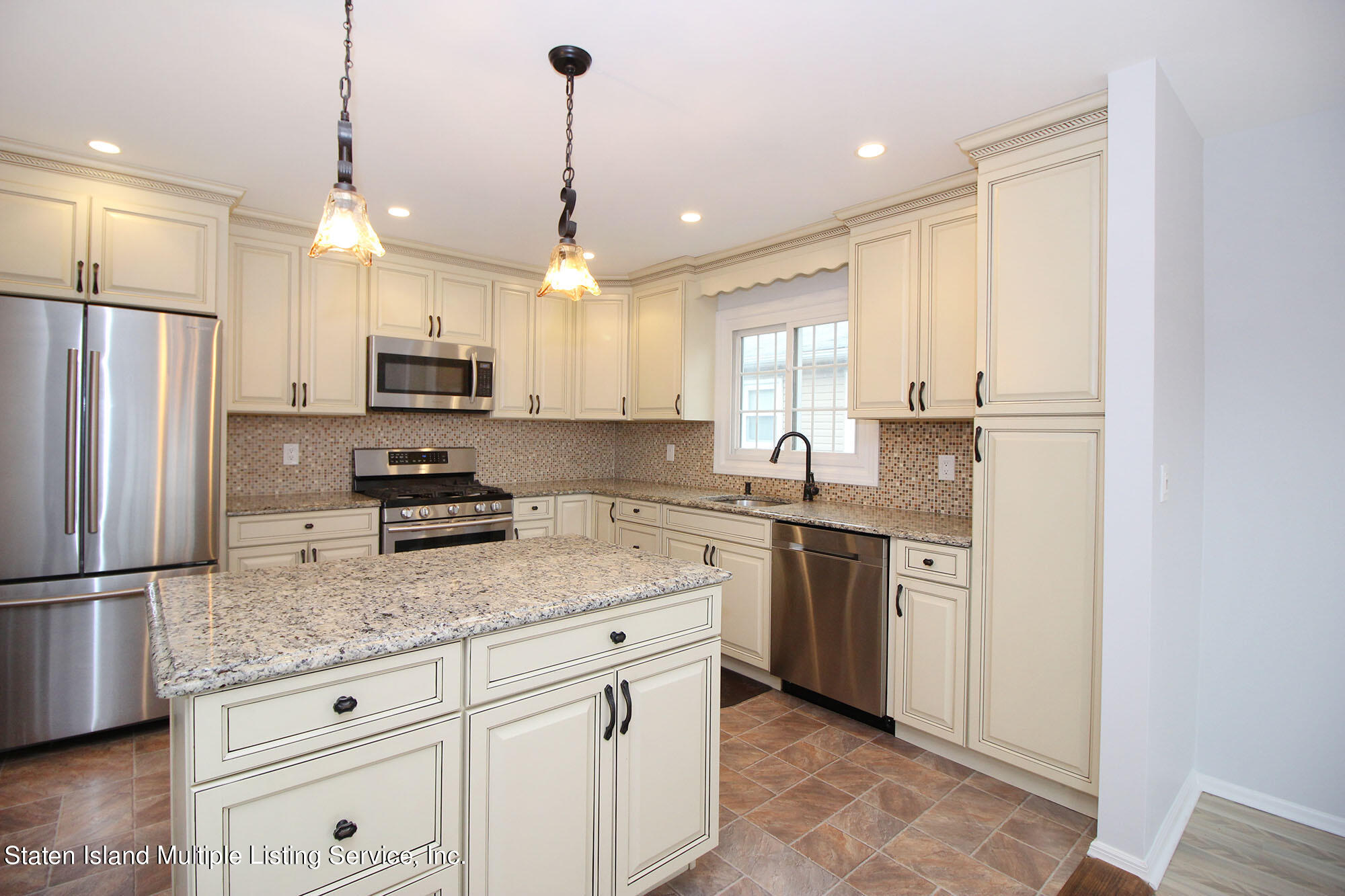 207 Willow Road East Staten Island, NY 10314 - Photo 11 of 41 IMG_3915