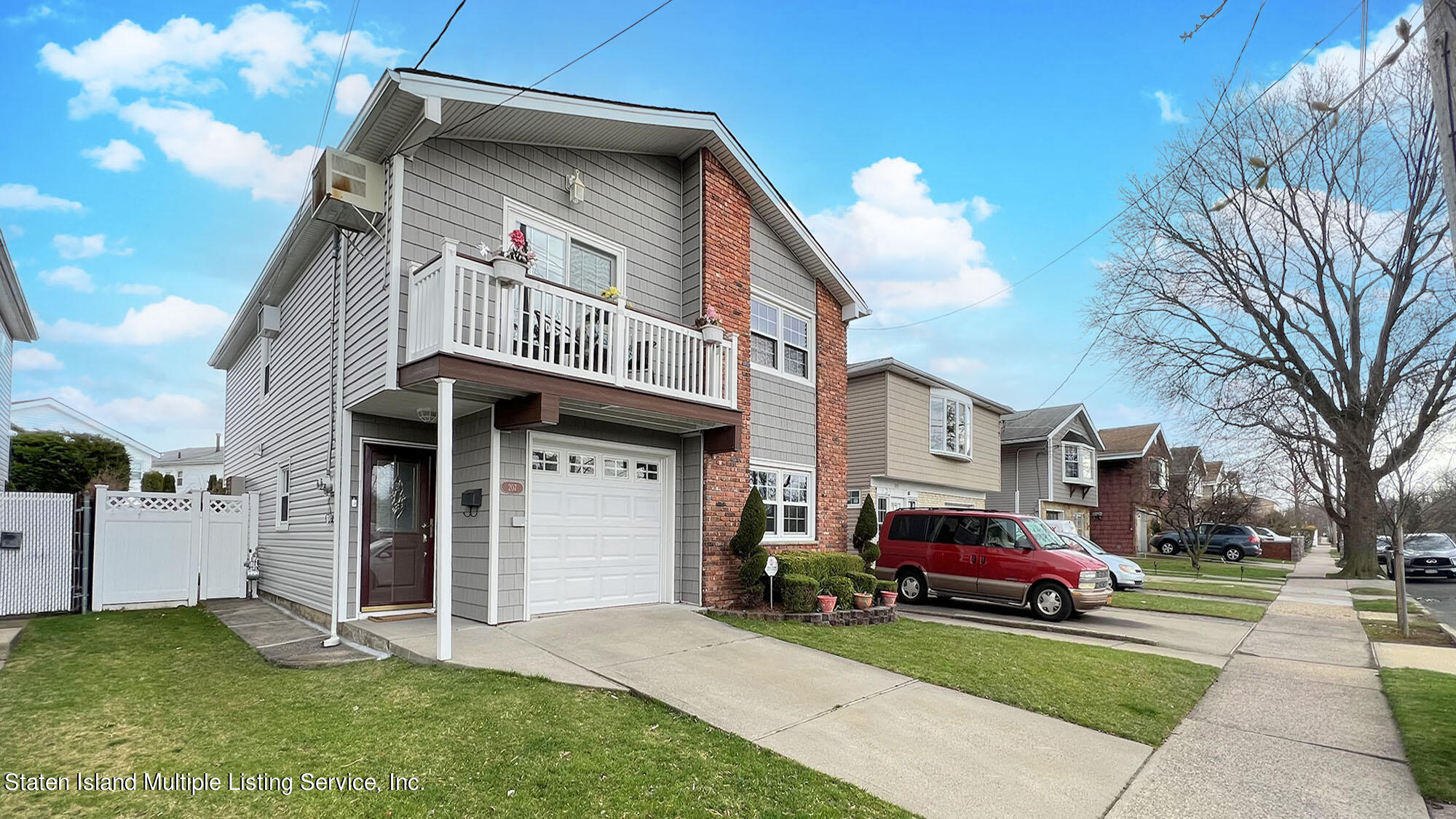 207 Willow Road East Staten Island, NY 10314 - Photo 2 of 41 IMG_4025