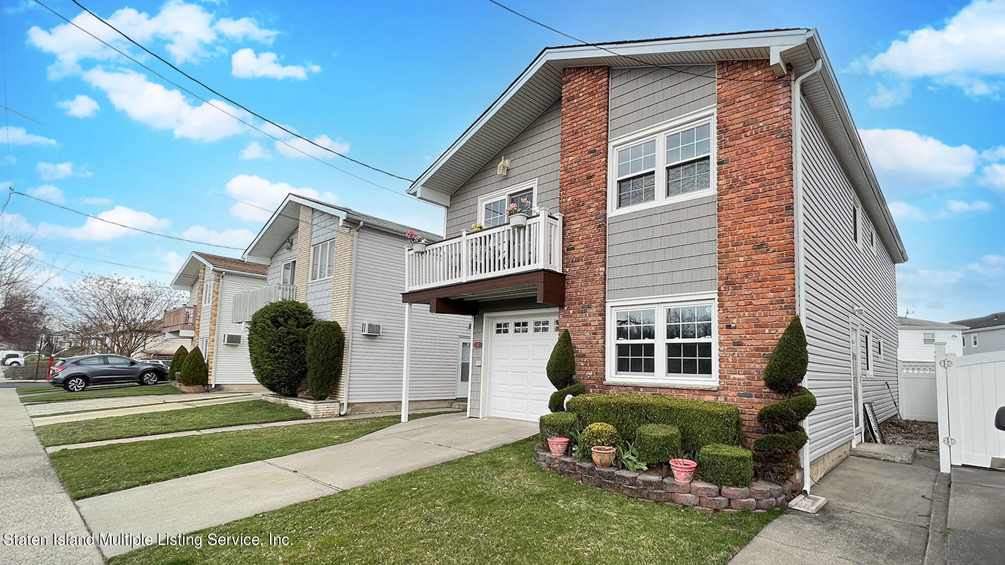 207 Willow Road East Staten Island, NY 10314 - Photo 3 of 41 IMG_4027