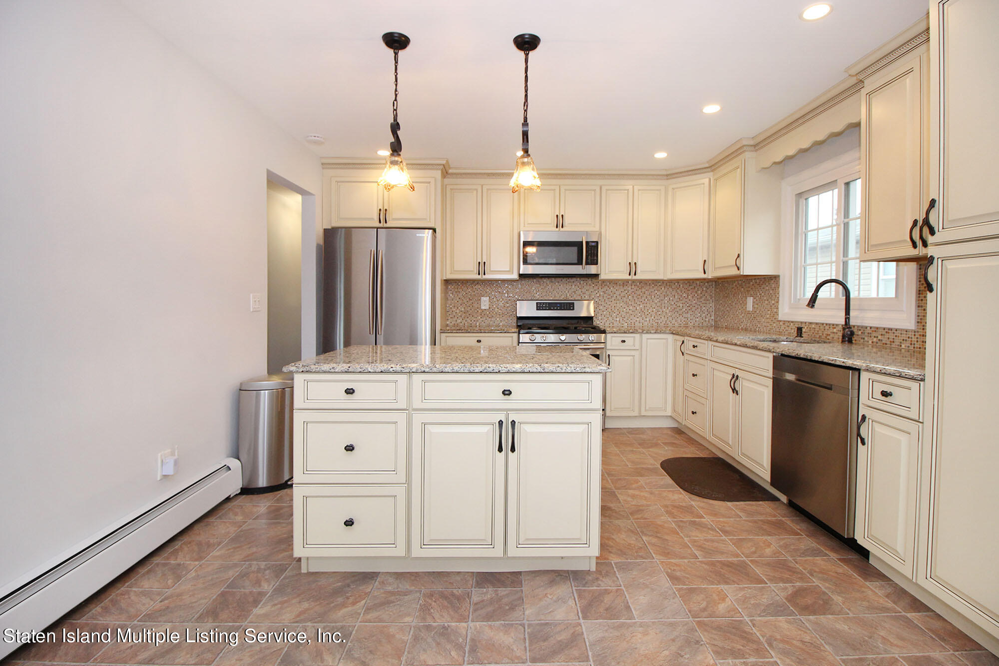 207 Willow Road East Staten Island, NY 10314 - Photo 10 of 41 IMG_3914