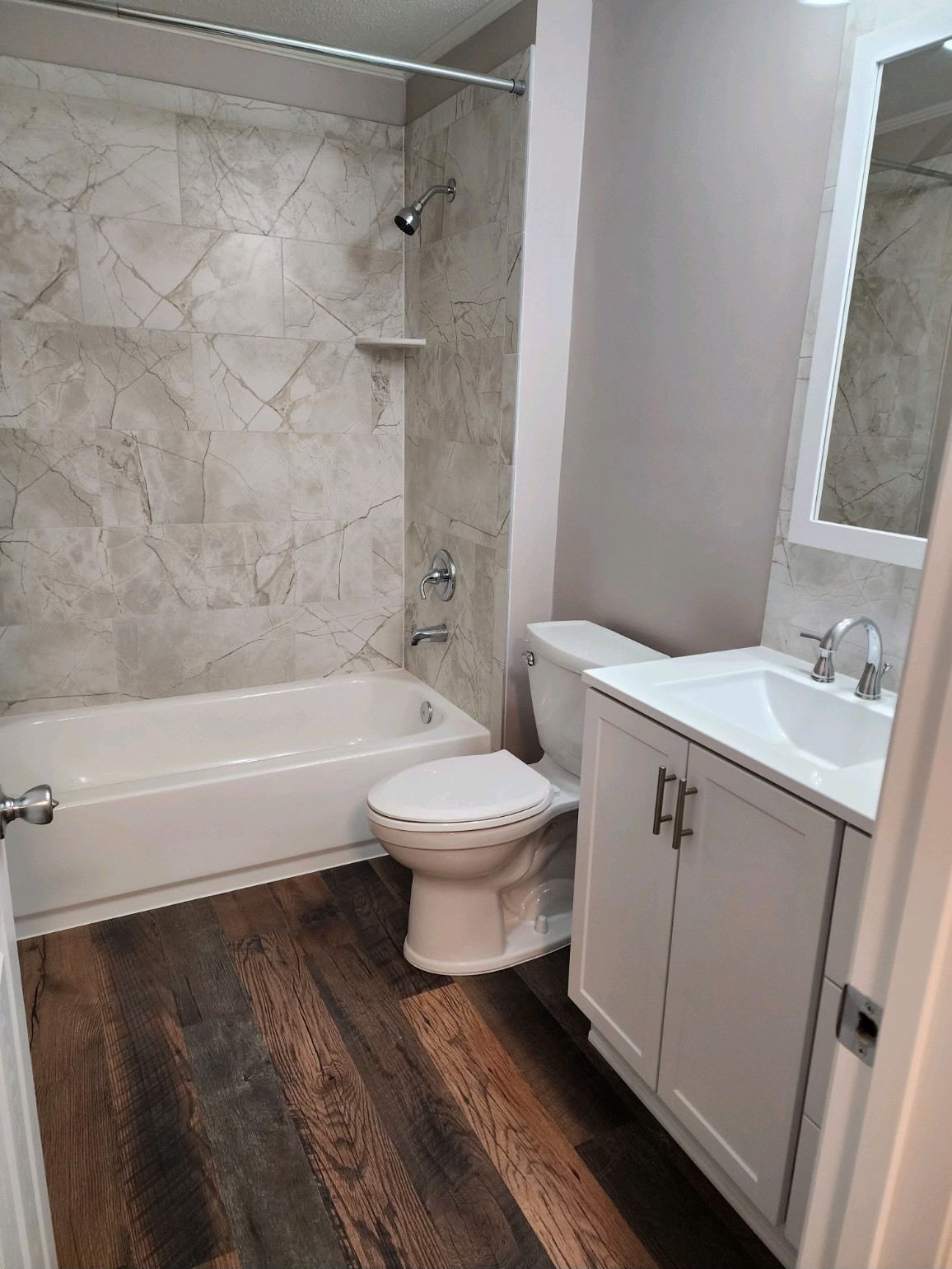 804 Crews Hollow Road Manchester, TN 37355 - Photo 3 of 29 Guest Bath. Has new waterproof flooring and all new tile and paint