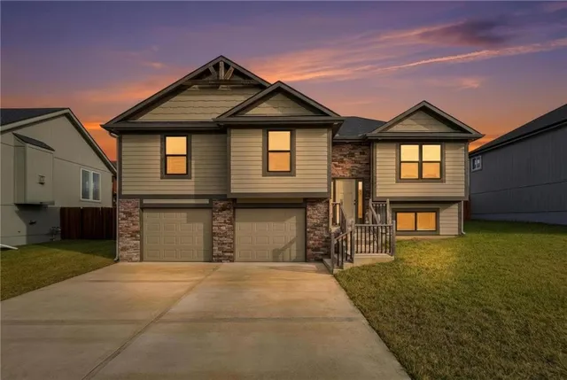 $375,000 | 507 Southwest Meadowood Drive, Grain Valley, MO 64029