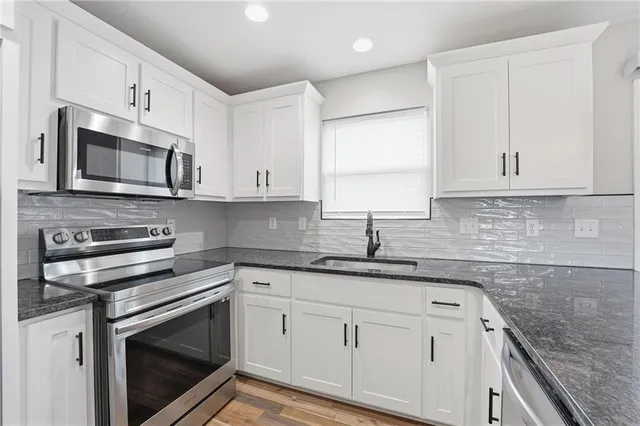 $375,000 | 507 Southwest Meadowood Drive, Grain Valley, MO 64029