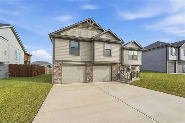 $375,000 | 507 Southwest Meadowood Drive, Grain Valley, MO 64029