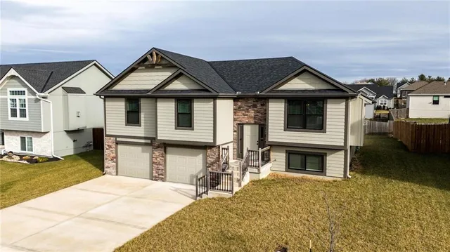 $375,000 | 507 Southwest Meadowood Drive, Grain Valley, MO 64029