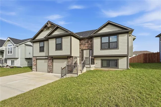 $375,000 | 507 Southwest Meadowood Drive, Grain Valley, MO 64029