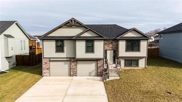 $375,000 | 507 Southwest Meadowood Drive, Grain Valley, MO 64029