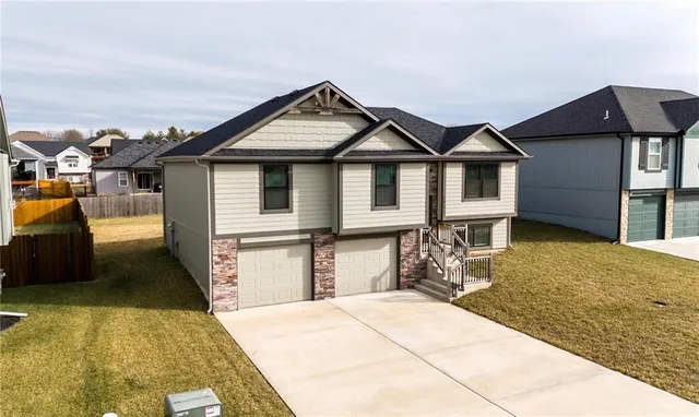 $375,000 | 507 Southwest Meadowood Drive, Grain Valley, MO 64029