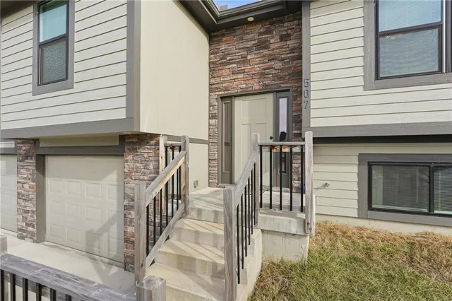 $375,000 | 507 Southwest Meadowood Drive, Grain Valley, MO 64029