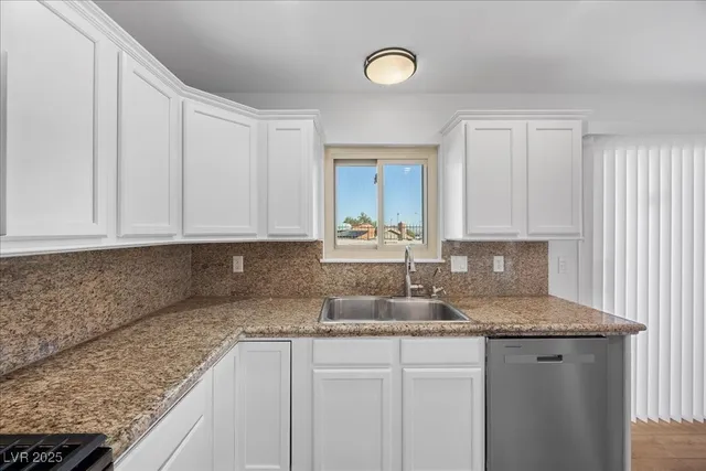 $399,000 | 413 McKenzie Drive, Henderson, NV 89015
