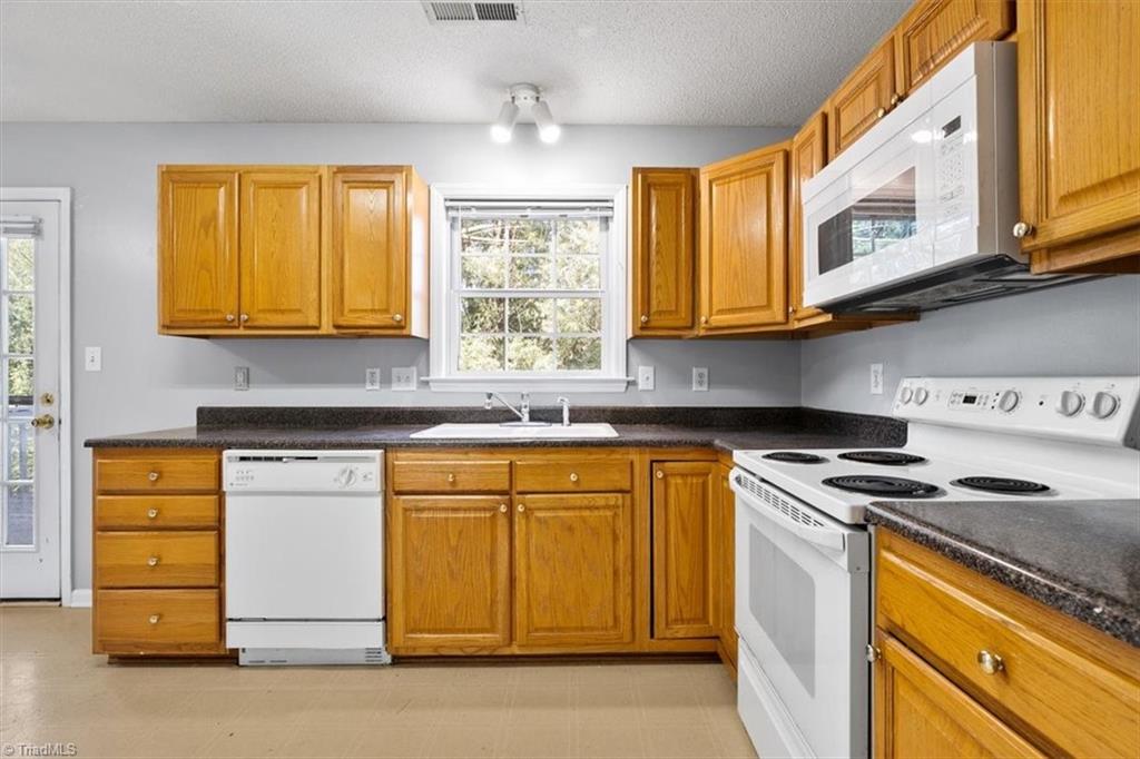 4965 Springhouse Farm Road Winston-Salem, NC 27107 - Photo 13 of 33 Gallery Image 13