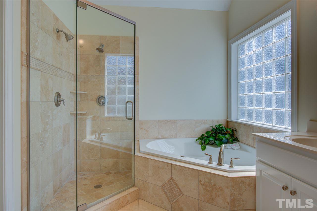 4007 Grayson Ridge Court Raleigh, NC 27613 - Photo 12 of 25 Gallery Image 12