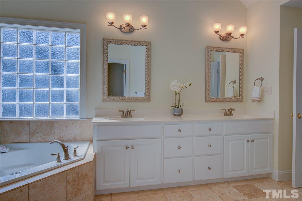 4007 Grayson Ridge Court Raleigh, NC 27613 - Photo 13 of 25 Gallery Image 13