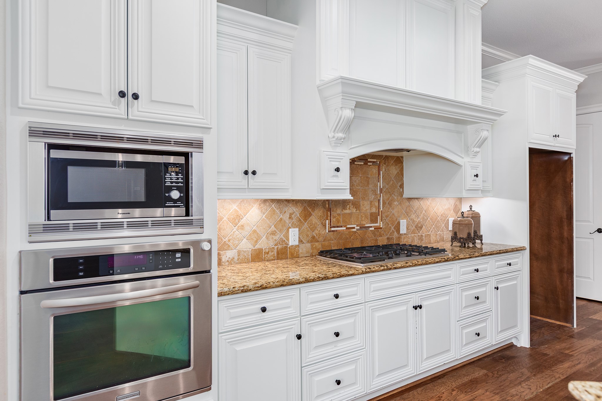 5507 Bright Timber Landing Drive Spring, TX 77386 - Photo 18 of 45 Detailed range hood