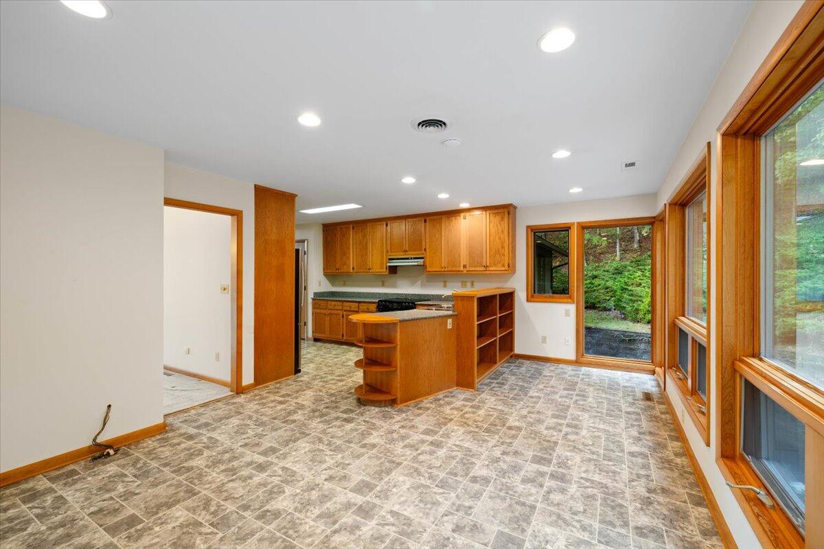 701 Bishop Road Blacksburg, VA 24060 - Photo 20 of 110 W