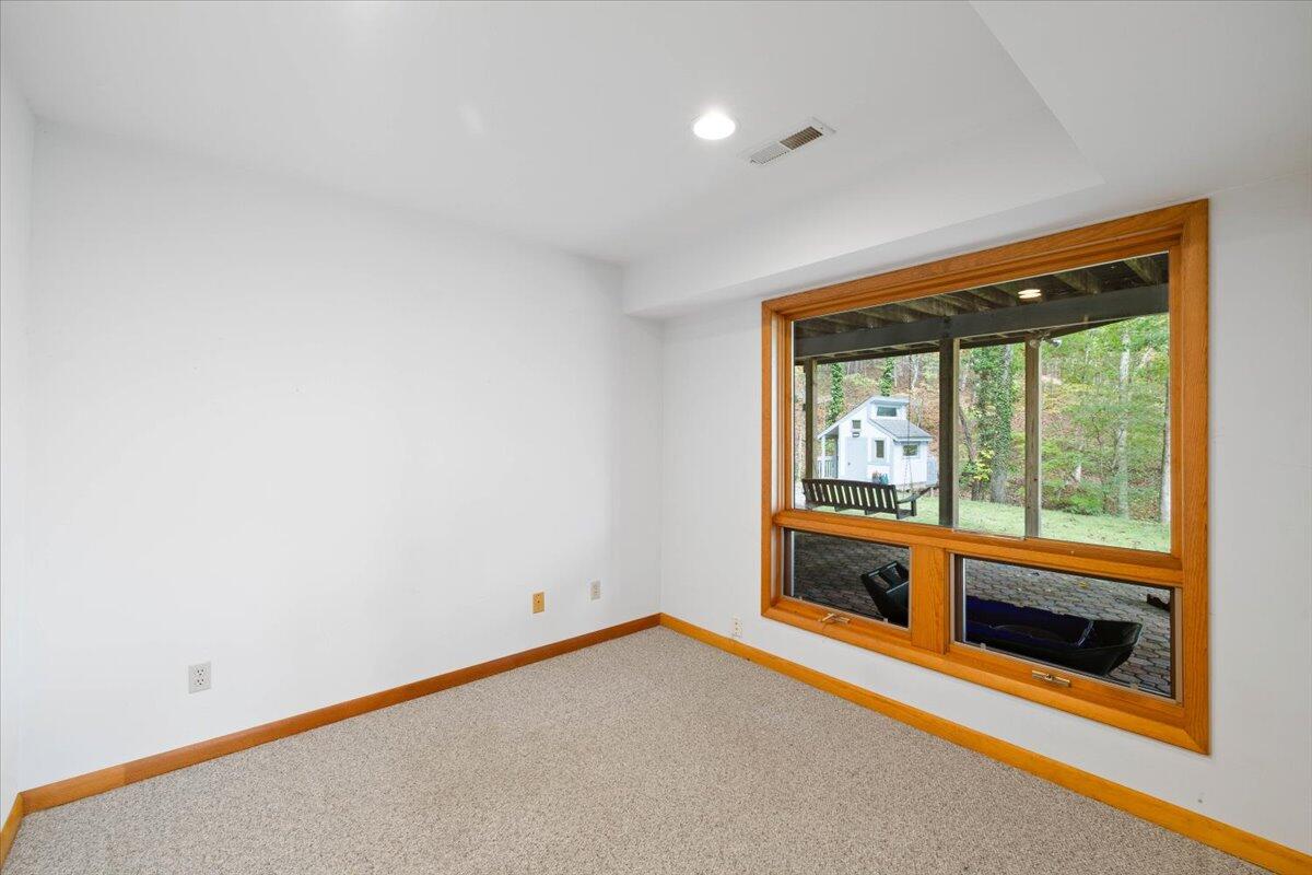 701 Bishop Road Blacksburg, VA 24060 - Photo 33 of 110 JJ