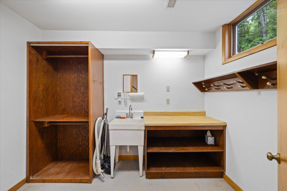 701 Bishop Road Blacksburg, VA 24060 - Photo 38 of 110 OO