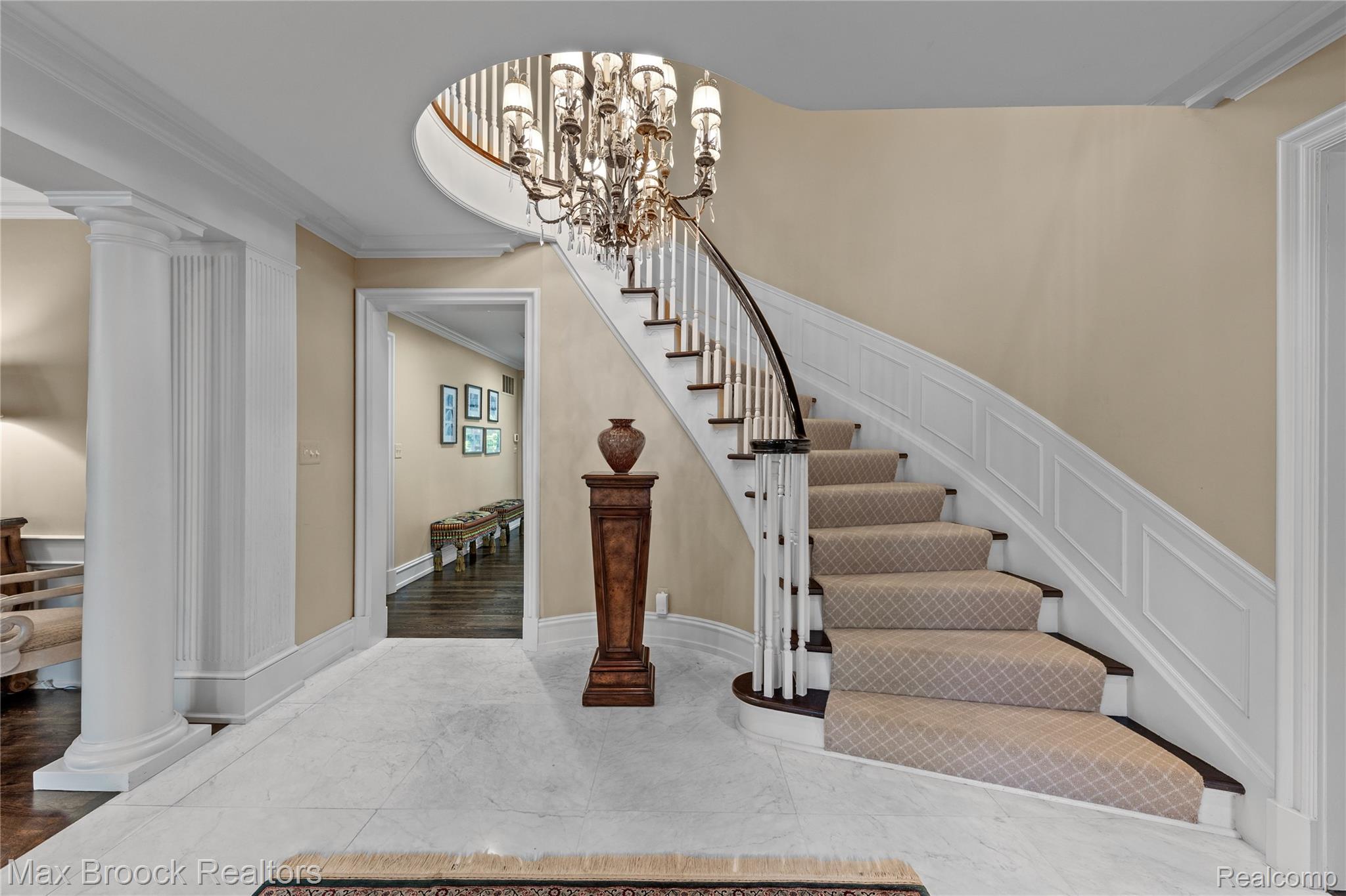 375 Dunston Road Bloomfield Hills, MI 48304 - Photo 7 of 59 Foyer Entry View 2